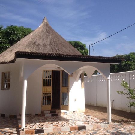 The White House Lodges Brufut Exterior foto