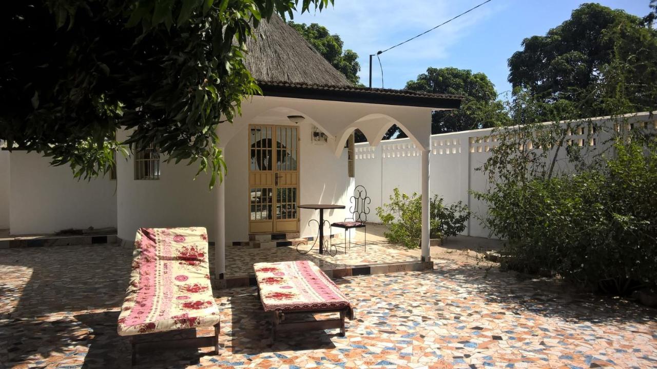 The White House Lodges Brufut Exterior foto